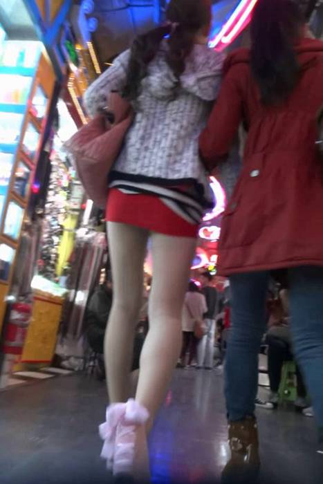 [街拍客视频]jx0136 姑娘腿在漂亮也不能穿这么短裙显摆