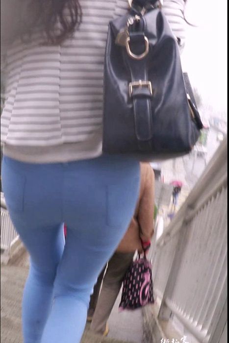 [街拍客视频]jx0280 粉色高跟蓝色紧身牛仔裤少妇