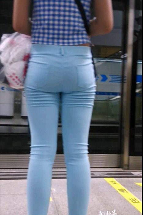 [街拍客视频]jx0490 地铁蓝色紧身裤漂亮美眉