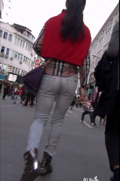 [街拍客视频]jx0506 街拍白色紧裤少妇