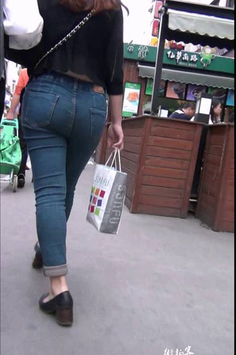 [街拍客视频]jx0585 丰满翘臀牛仔紧身裤美女