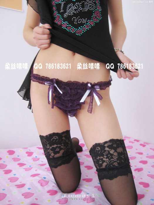 柔丝晴晴ID.004 “黑色小背心、黑蕾丝、情趣紫色